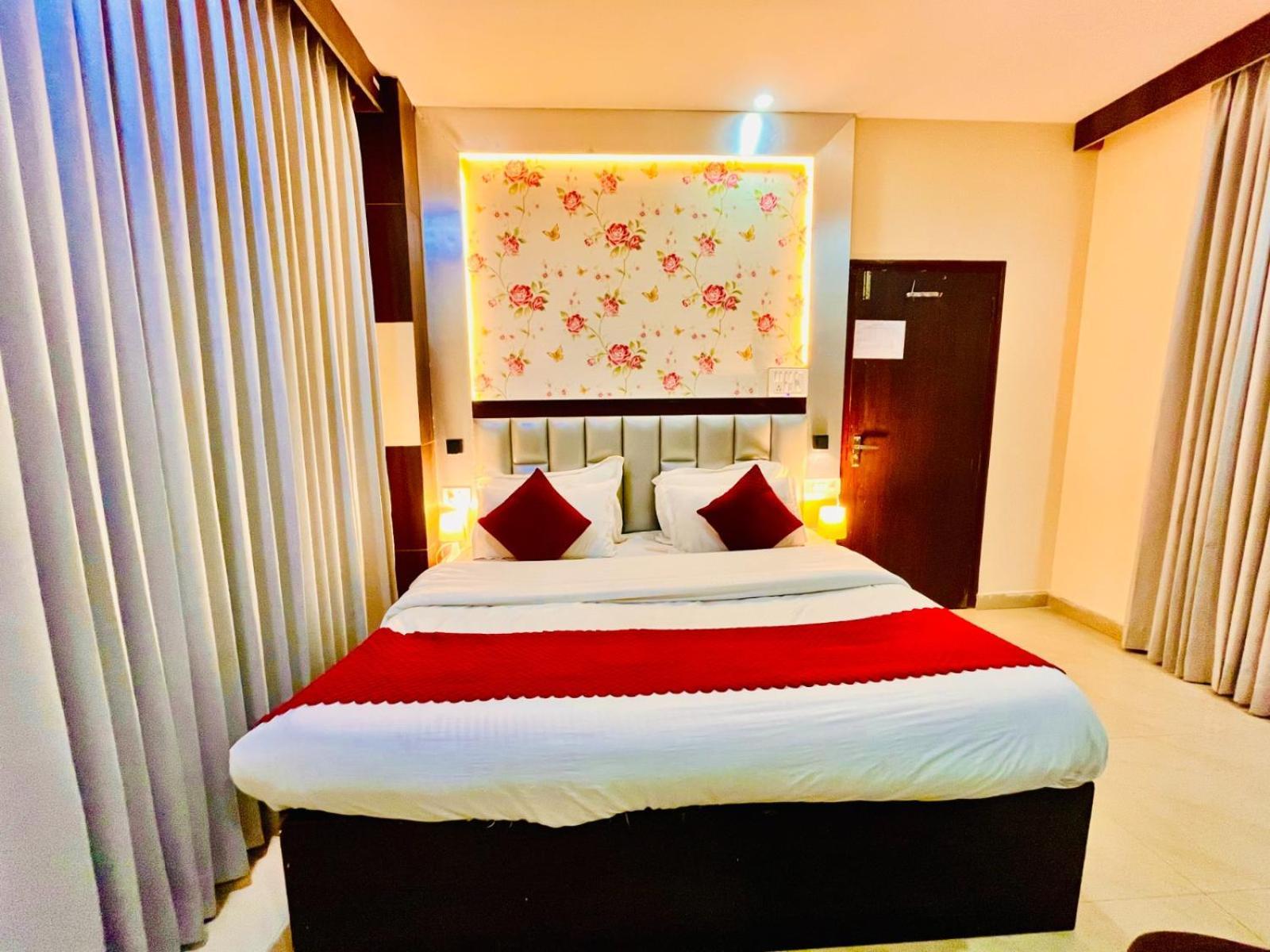 Hotel Ramawati Near Ganga Ghat Haridwār Exterior foto